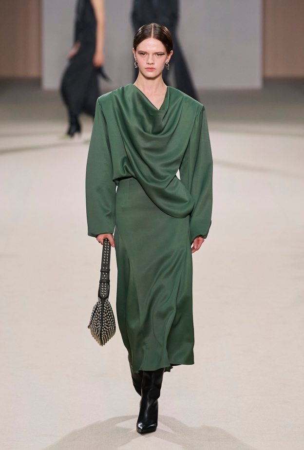 الفساتين البارزة باللون الاخضر في عيد الاتحاد 2024