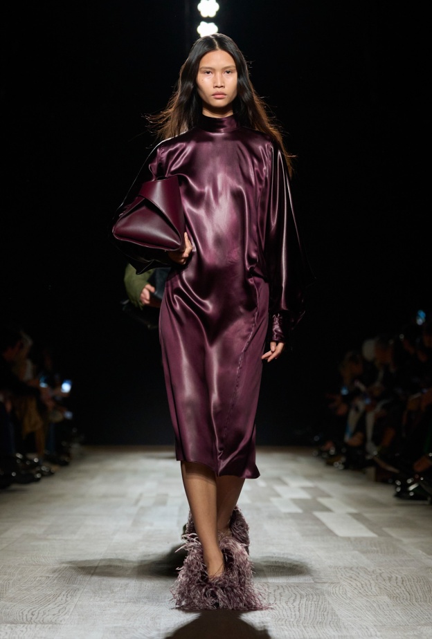 فستان باللون البرغندي من Ferragamo 