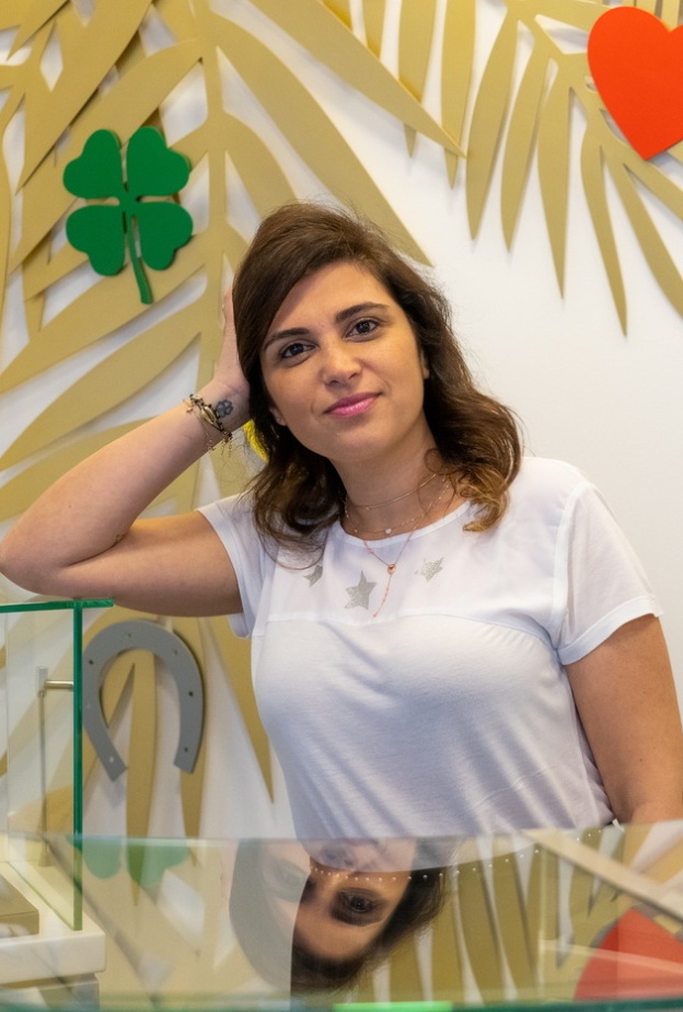 مصممة المجوهرات ليا خلف