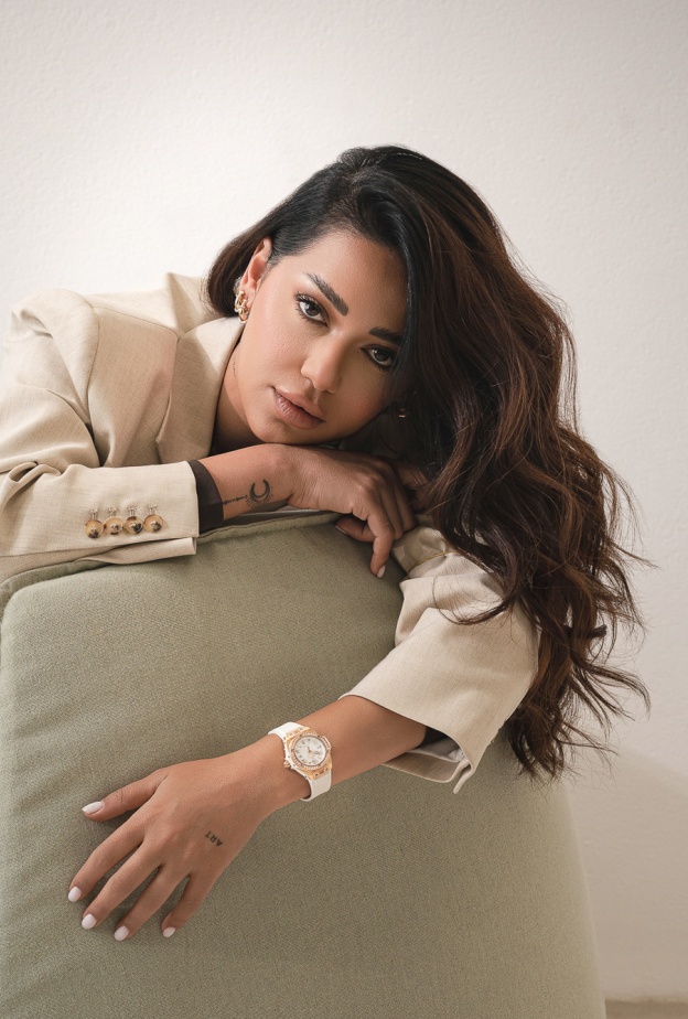 Rahma Riadh wearing the Big Bang One Click King Gold White Diamonds 33mm