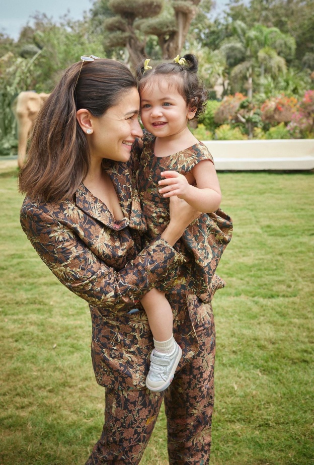 عليا بهات وابنتها