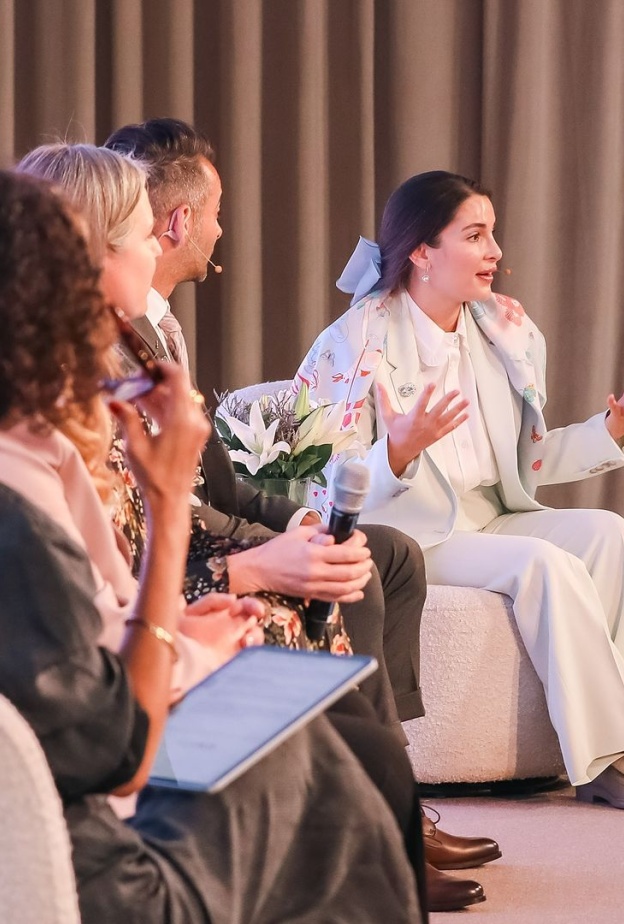 هي هب 2024: رحلة عميقة لاستكشاف أسرار البشرة وفنون العناية بها 