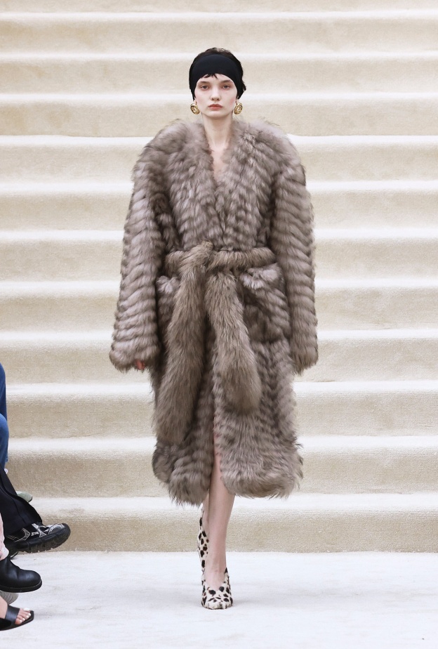 معطف فرو اصطناعي من Wei