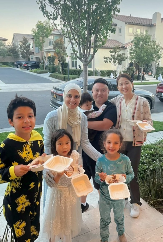 حنان ترك مع جيرانها