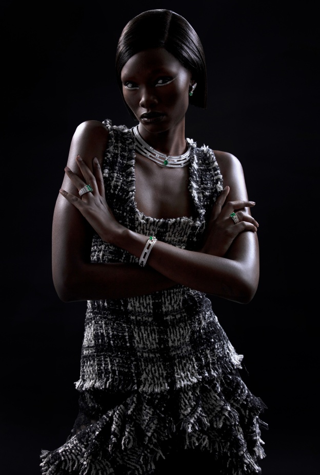 جلسة تصويرية خاصة بـ"هي" بعنوان Ethereal Embrace