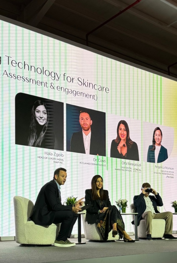 ماستركلاس" بعنوان "الاستفادة من التكنولوجيا للعناية بالبشرة (القناة الشاملة والتقييم والمشاركة) " في هي هب