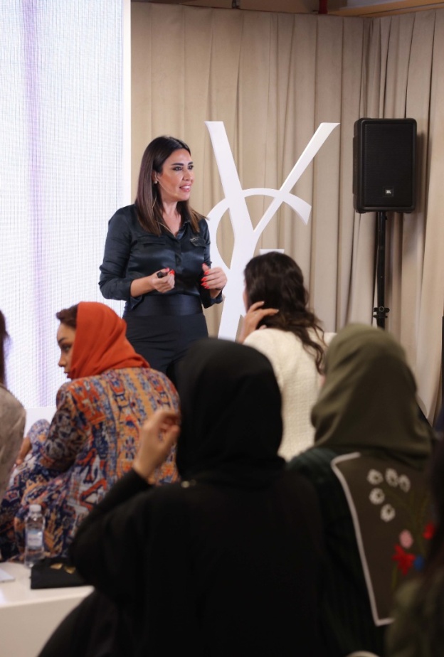 "ماستر كلاس"  في "هب هب" يُعملنا أسرار مكياج البرونزي من "إيف سان لوران"
