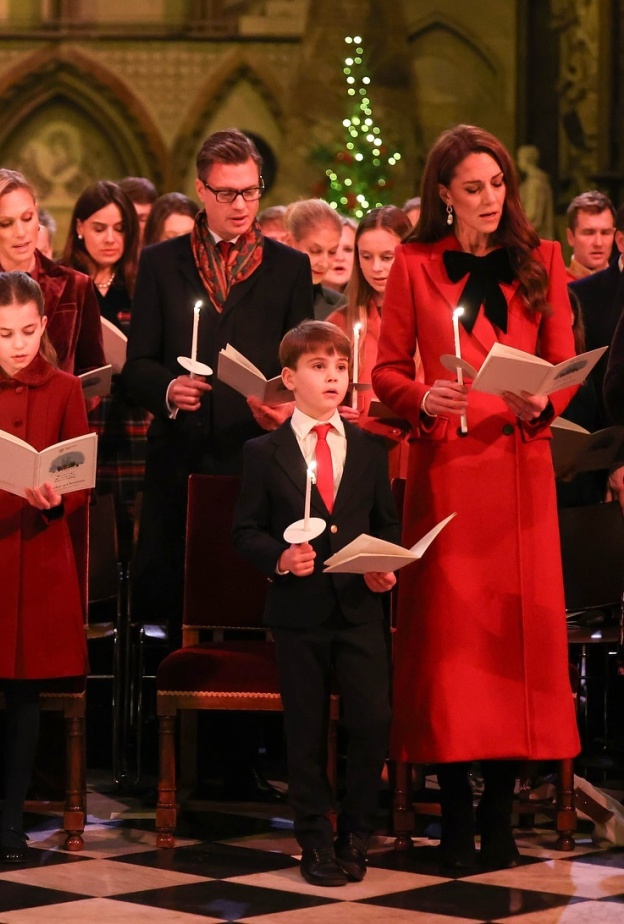 أجمل بطاقات عيد الميلاد للعائلات الملكية 2024