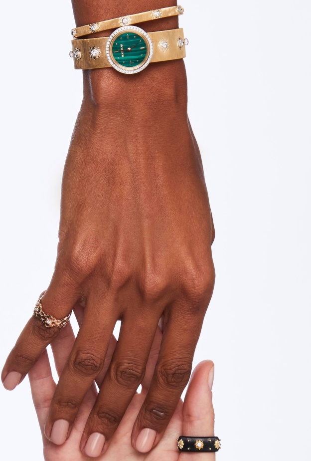 أجمل موديلات ساعات نسائية لسهرات الأعياد الشتوية