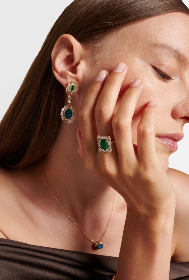 أجمل مجوهرات زمرد راقية لأناقة سهرات الشتاء