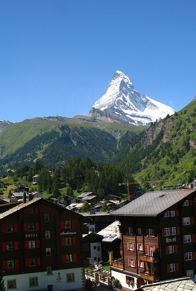 السياحة الشتوية في قرية زيرمات سويسرا وتجارب ساحرة لا مثيل لها بواسطة Andrew Bossi