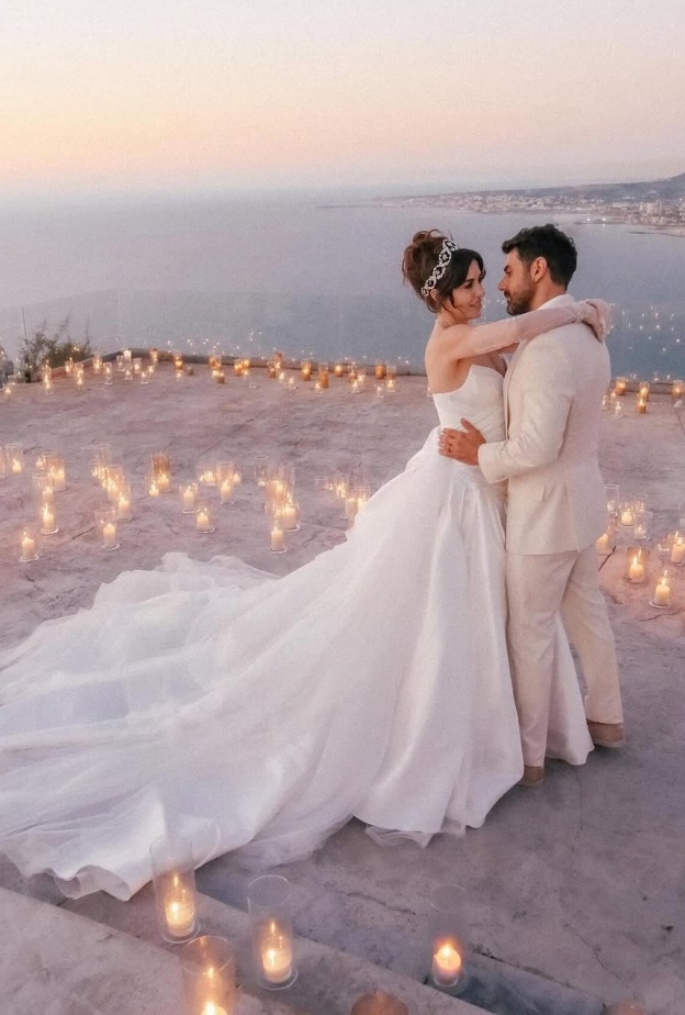 الصور الأولى من حفل زفاف الممثلة اللبنانية سارة أبي كنعان على الممثل وسام فارس بعد قصة حب دامت لخمس سنوات.