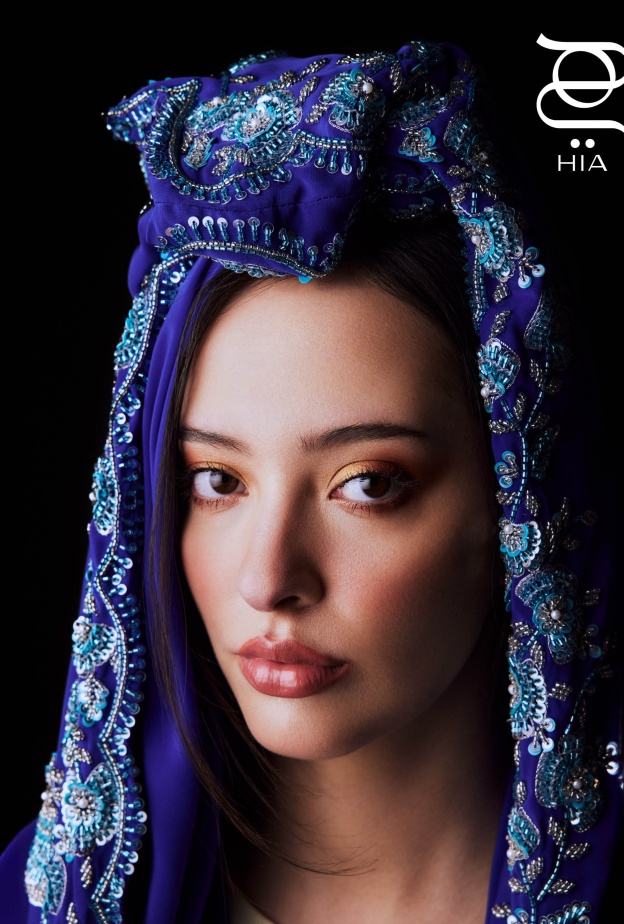 الفنانة المغربية فوزية بتصاميم مجوهرات ناعمة تليق بالأزياء الأنيقة