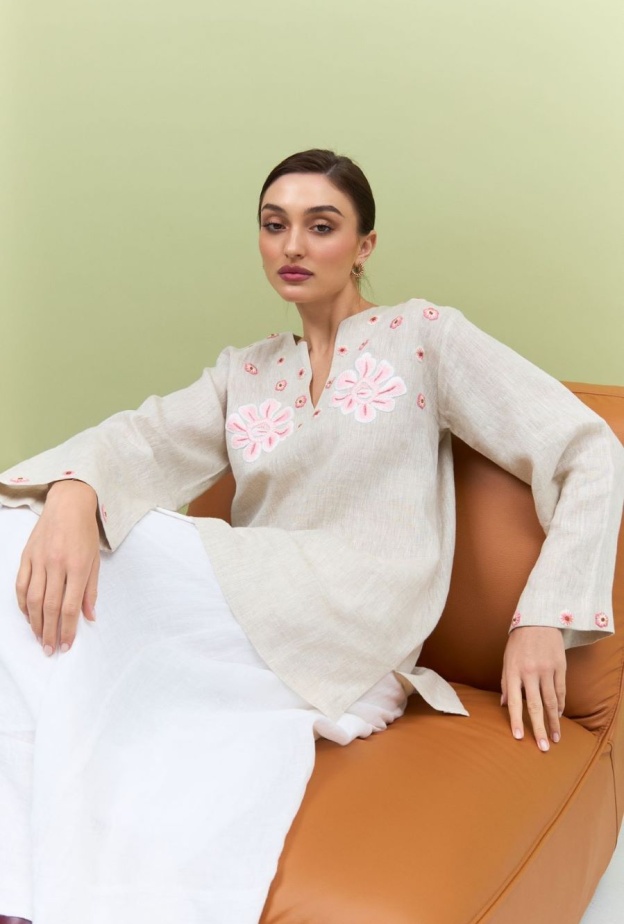 المصممة السعودية هالة المدني وقصة نجاح متميزة في عالم الأزياء