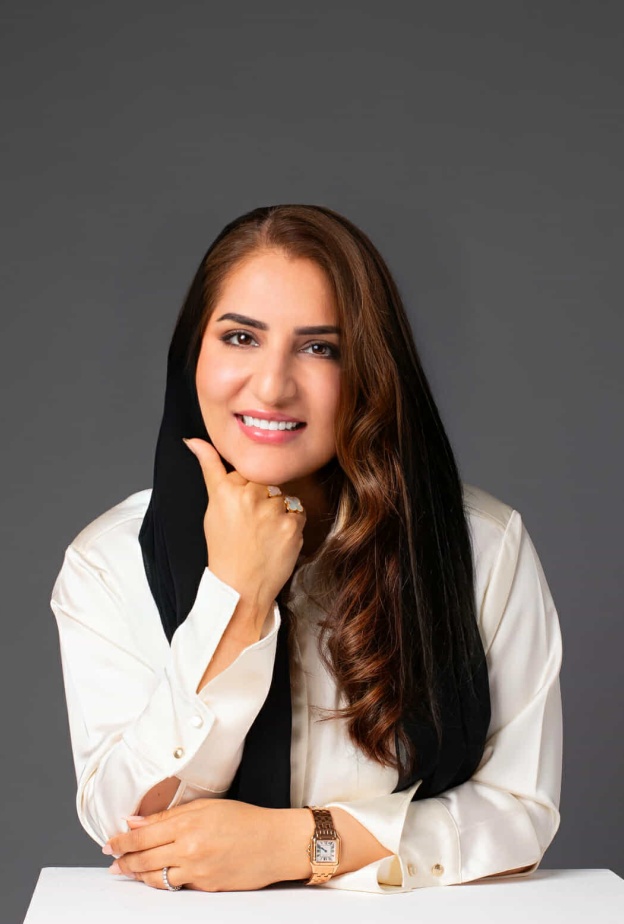 المصممة العمانية أمل الرئيسي