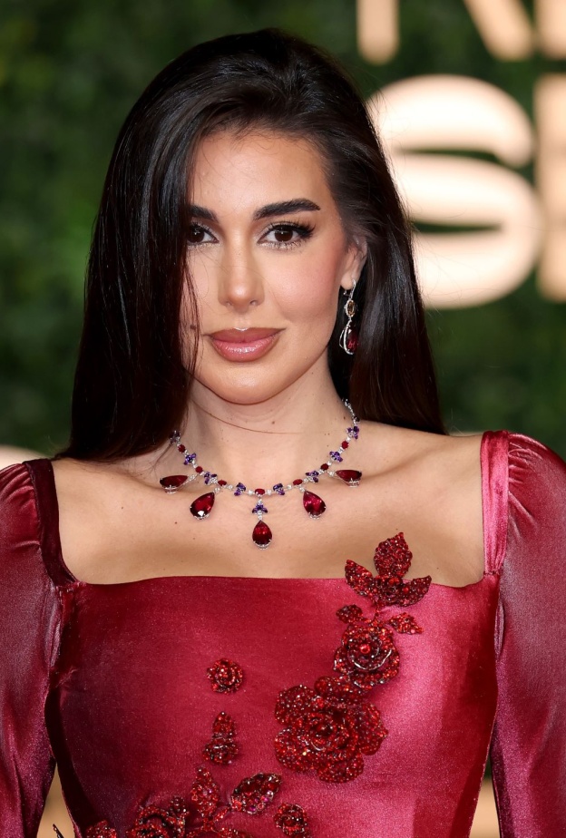 مكياج وتسريحات شعر  النجمات العرب في حفل افتتاح مهرجان البحر الأحمر السينمائي 2024