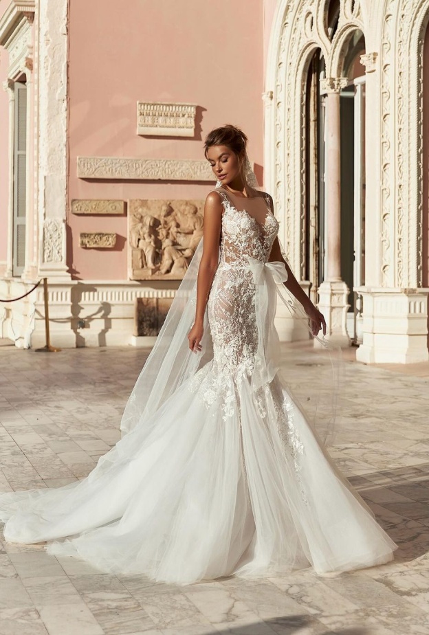 فستان زفاف بقصة حورية البحر من دار أوكسانا موكا