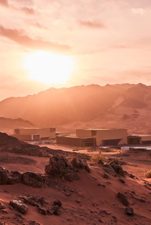 فورث وول أول فيلم يتم تصويره في استوديوهات العلا الجديدة