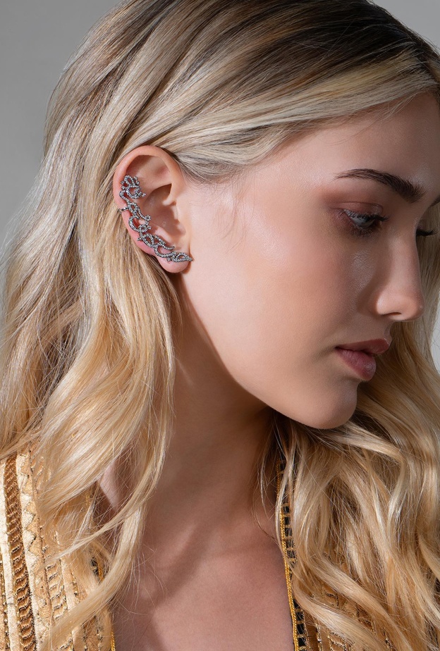 مجوهرات بحروف عربية للإحتفال باليوم العالمي للغة العربية