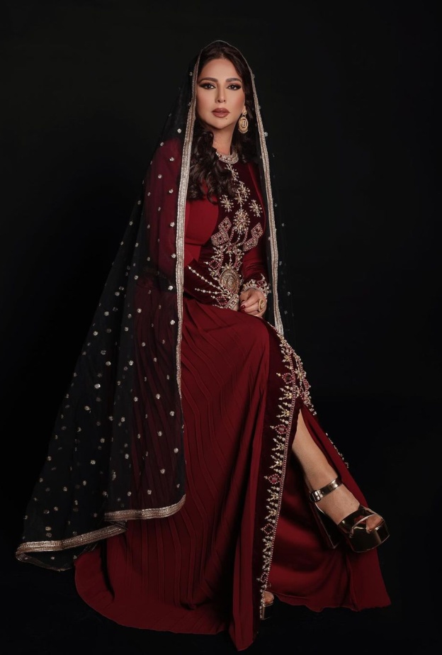 نوال الكويتية بإطلالة شرقية أنيقة وتصاميم مجوهرات فارهة