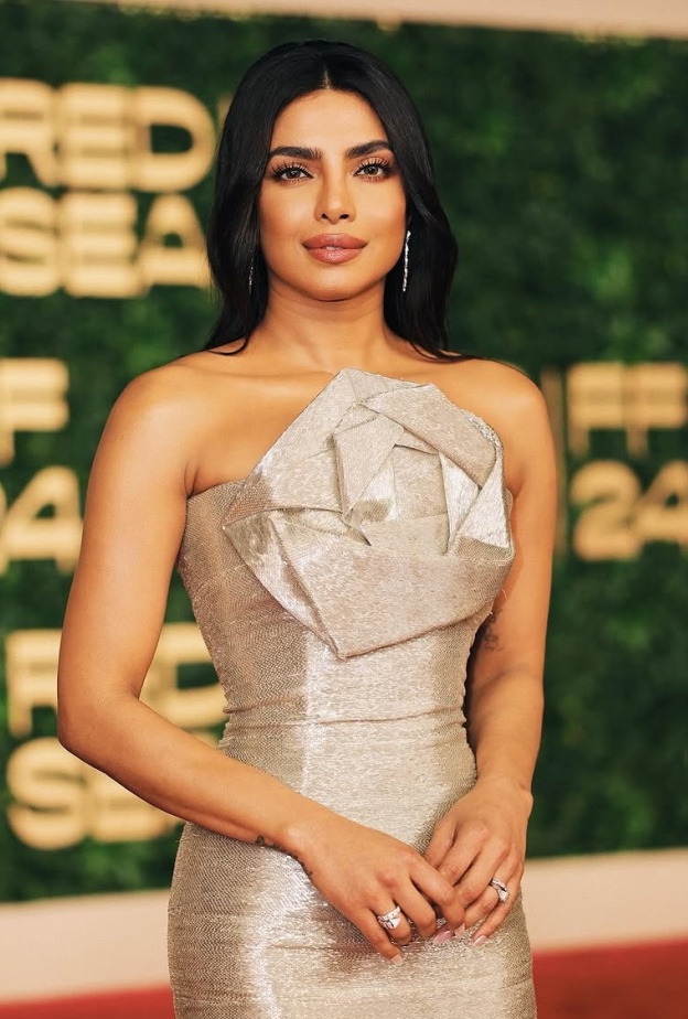 1 رئيسية إطلالة Priyanka Chopra بجمال المكياج البني- الصورة من حسابها على انستغرام