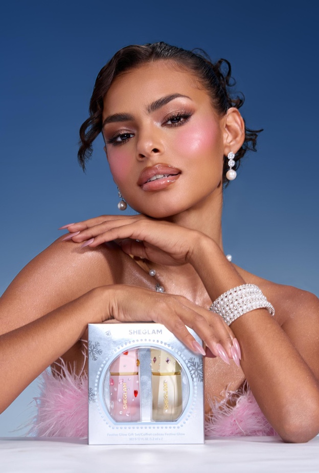 مجموعة احمر خدود كعكة الحب المحبوبة مع فانيليا فروست