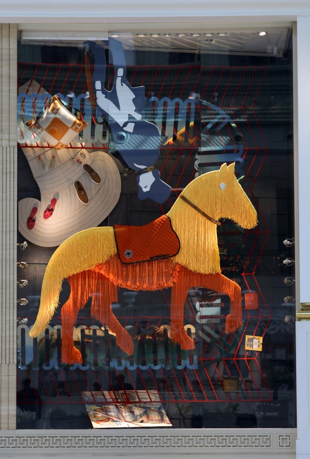 Hermès تحتفل بالإبداع والحرفية في واجهة متجرها بمجمّع پلاس ڤاندوم - الدوحة: Faubourg Revêrie