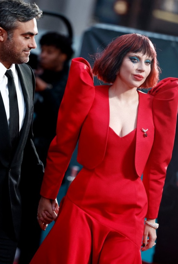 ليديا جاجا وخطيبها