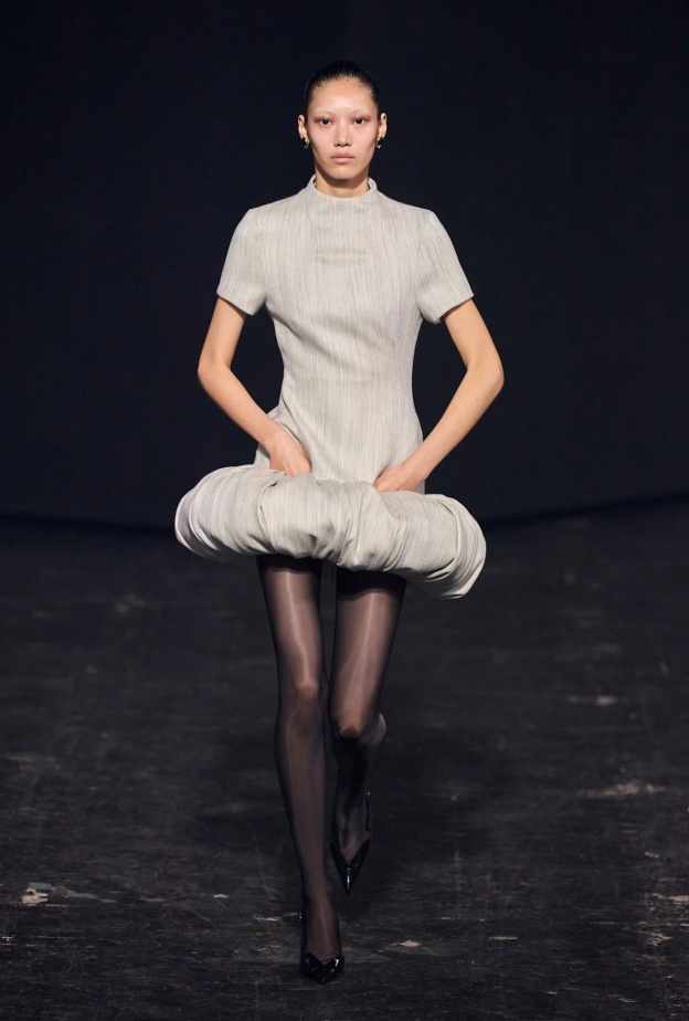 Coperniفستان قصير لمناسبات شتاء 2025