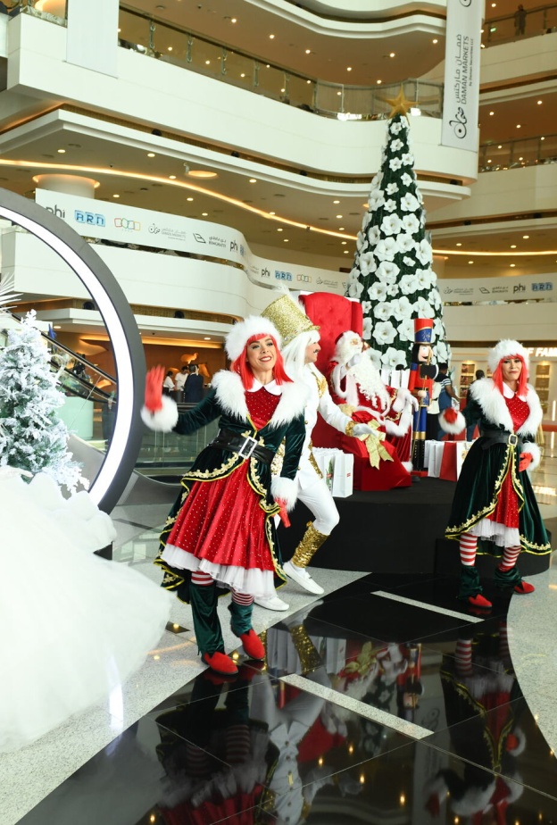 نادي دبي لسباق الخيل وClarins يحتفلان سوياً بموسم الأعياد