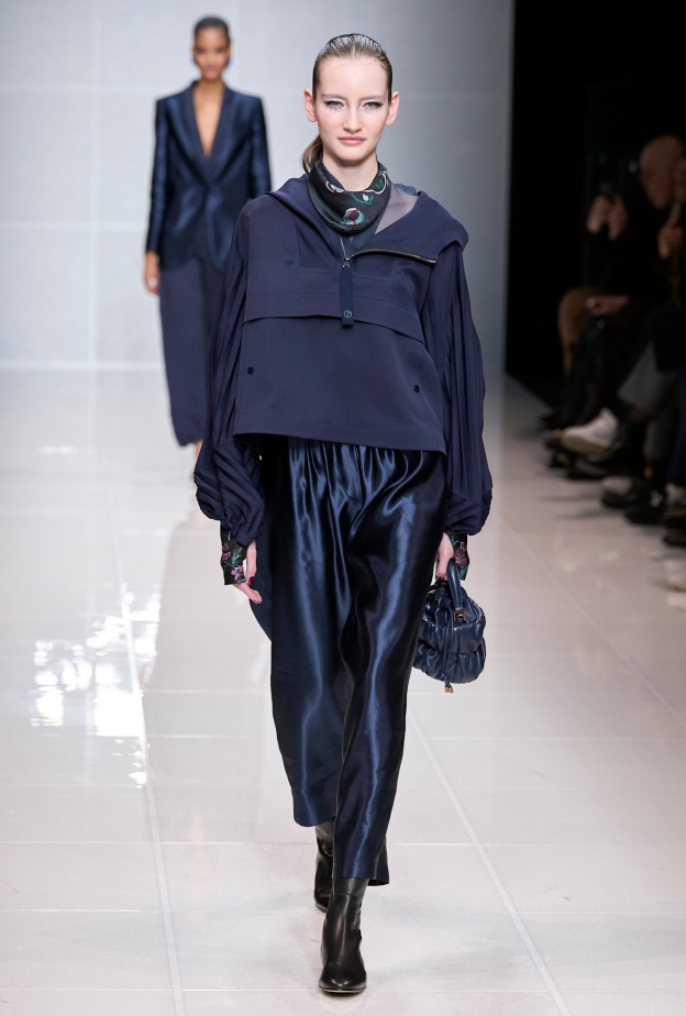 إطلالة من Giorgio Armani