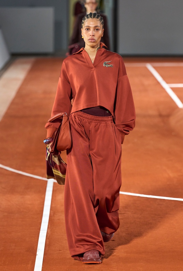 سراويل رياضية واسعة من Lacoste