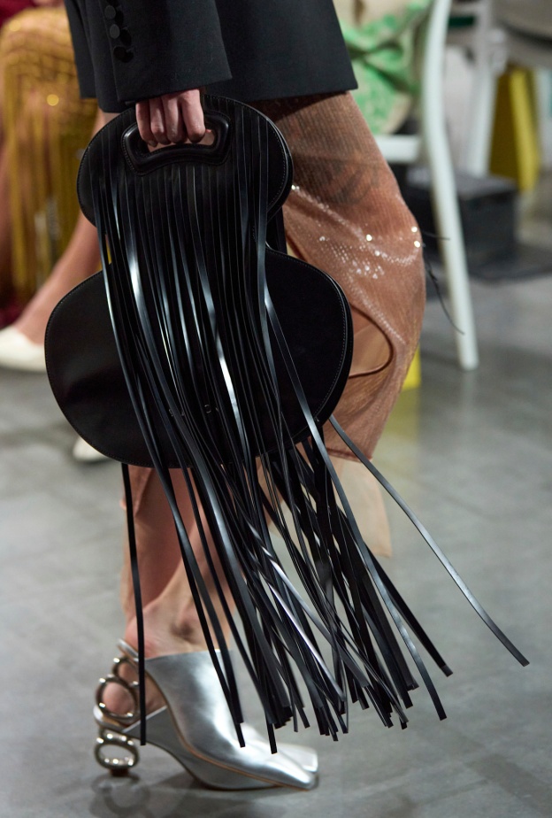 حقيبة مزينة بالشراشيب من Sarawong 