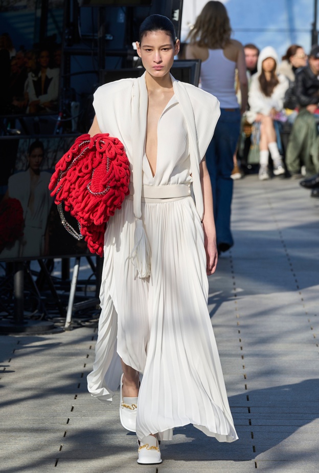 إطلالة من Stella McCartney