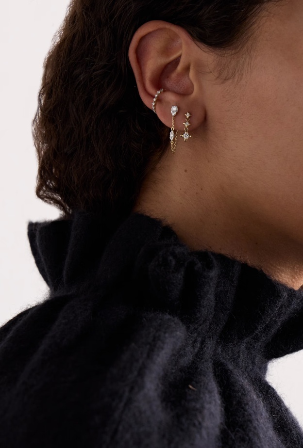 أقراط صغيرة مرصعة بالألماس 