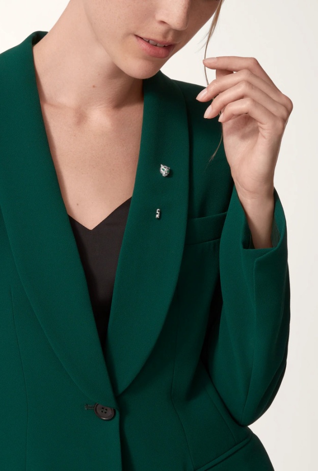 موديلات بروش فاخر لأناقتك في سهرات العام الجديد