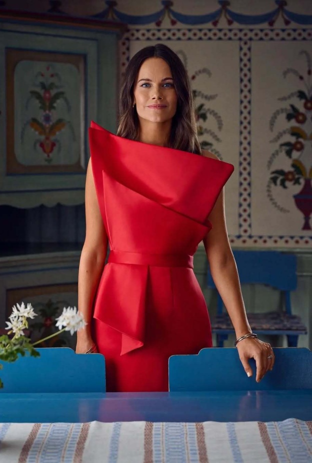 صوفيا تحتفل بعيد ميلادها بصورة ملكية