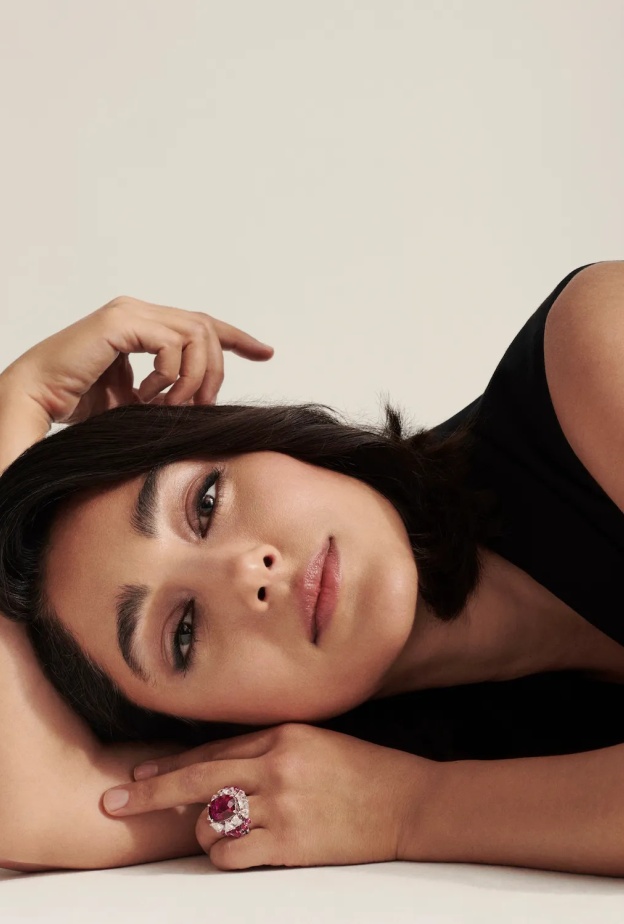 موديلات خاتم ياقوت أحمر لإشراقة متوهجة في سهرة رأس السنة 2025