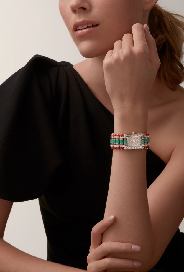 ساعات يد نسائية فخمة لأناقتك في سهرات العام الجديد