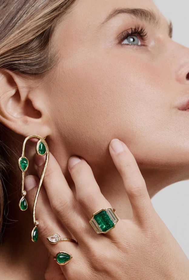 أقراط متدلية فخمة تلائم أجواء رأس السنة الباهرة