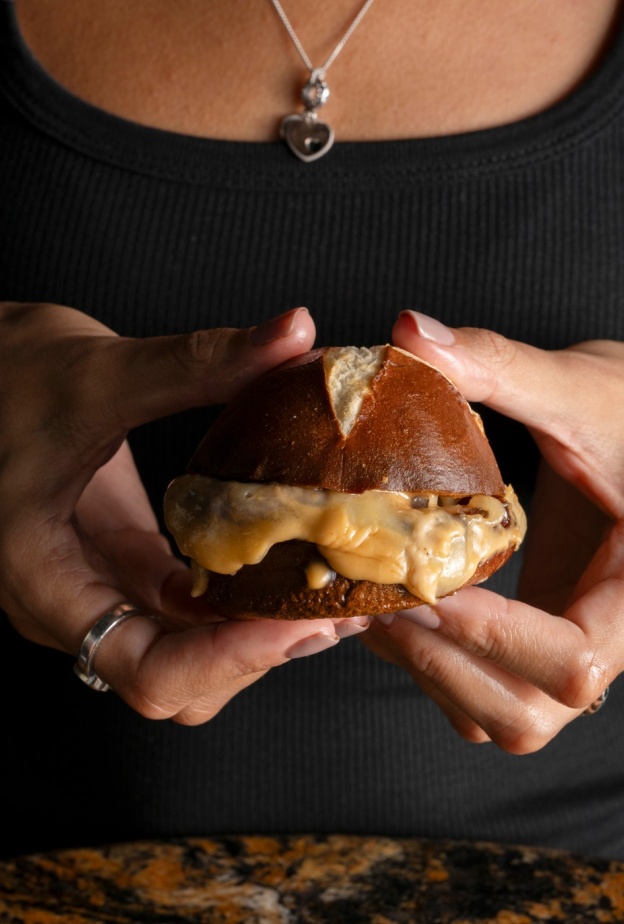 رحلة احتفالية استثنائية في مطعم لينيا دبي ليلة رأس السنة "فيفا لا فييستا"