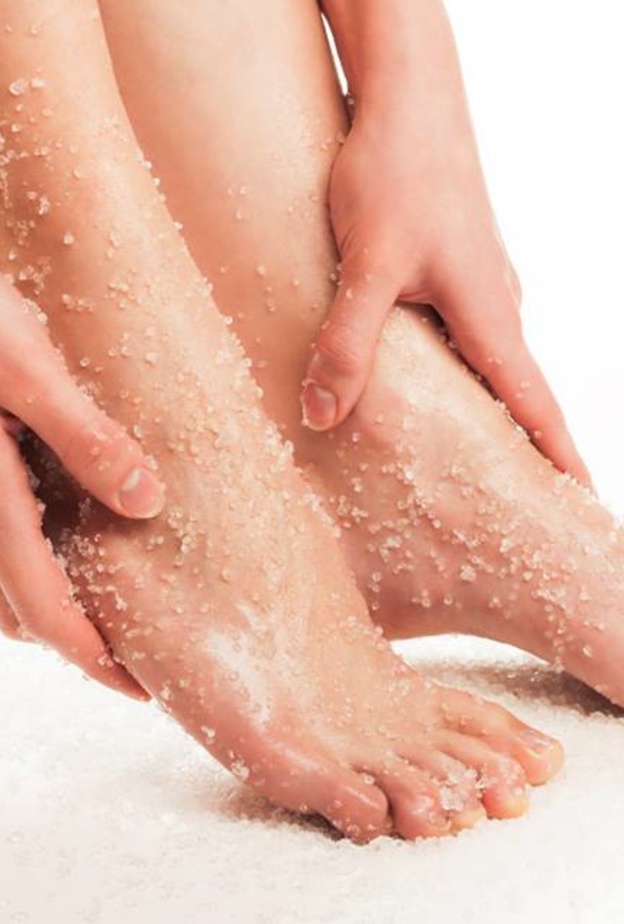 مساج القدمين يزيل التوتر