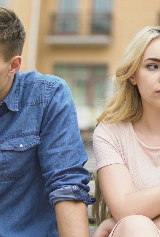 أسباب غيرة الزوج من نجاح الزوجة عديدة أهمها خوفه على هيبته وضعف ثقته بنفسه