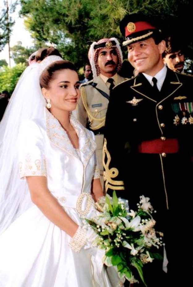 لماذا لم ترتدي الملكة رانيا التاج الملكي في حفل زفافهما؟