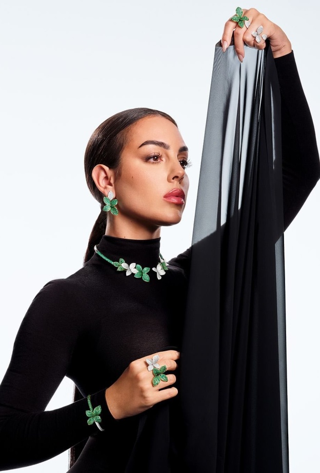 جورجينا رودريغز تستعرض أبرز قطع مجوهراتها عبر انستقرام