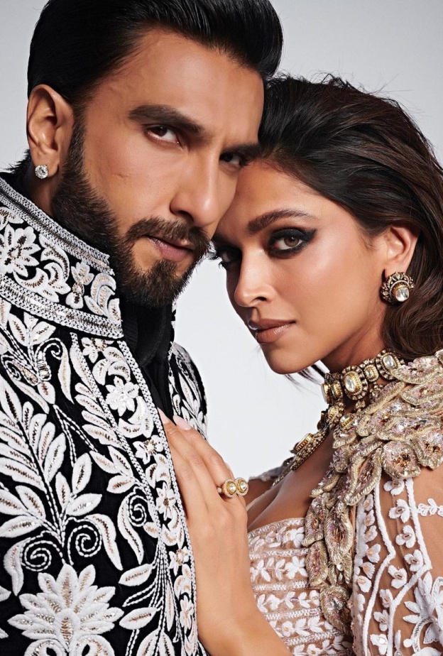 ديبيكا بادكون ورانفير سينغ من أشهر قصص الحب في الوسط الفني