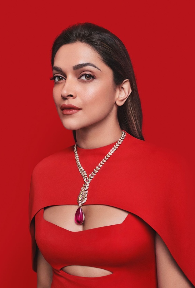 ديبيكا بادكون Deepika Padukone بمجوهرات فارهة