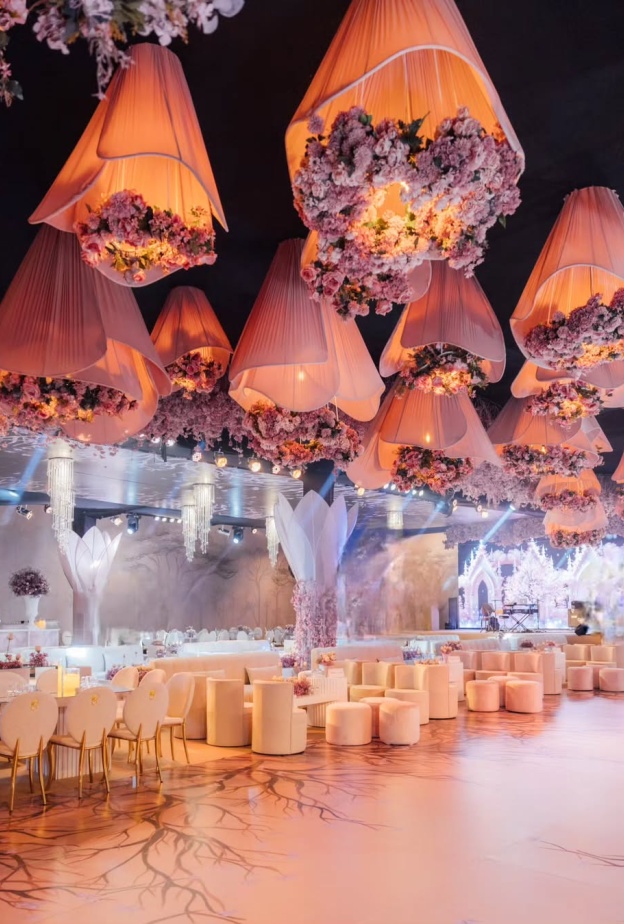 عرس تونسي في دبي بزينة أسقف خيالية