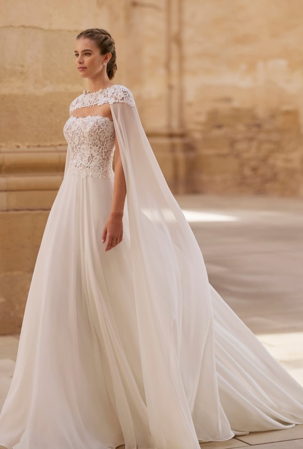 فستان زفاف بالغوبير مع كايب من دار ألما مودا