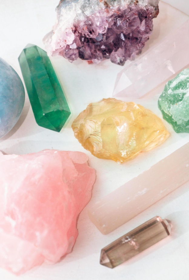 فوائد الأحجار الكريمة للصحة والسعادة في 2025 بواسطة Alina Vilchenko